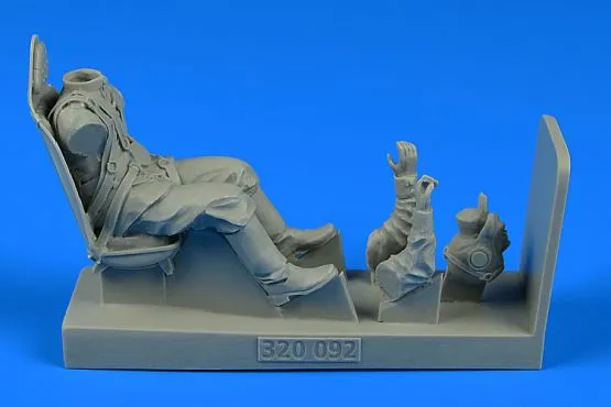 Soviet MiG-3 Pilot WW.II 1:32