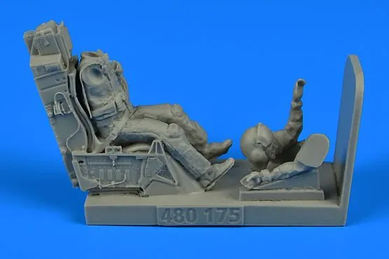 USAF Fighter Pilot with ejection seat for F-16 1:48