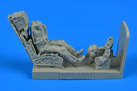 US Navy F/A-18E/F Pilot with ejection seat 1:48