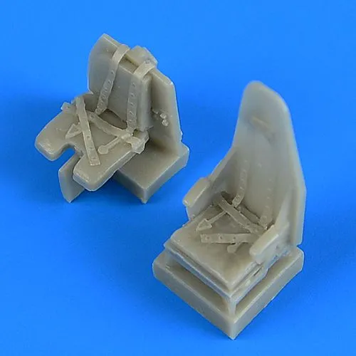 Mosquito seats with safety belts 1:72