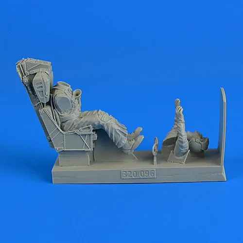 US Navy Fighter Pilot with ej. seat for F-8 1:32