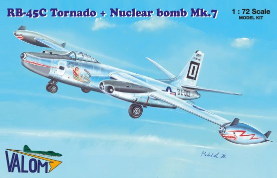 RB-45C Tarnado - w/ Mk.7 Nuclear bomb 1:72