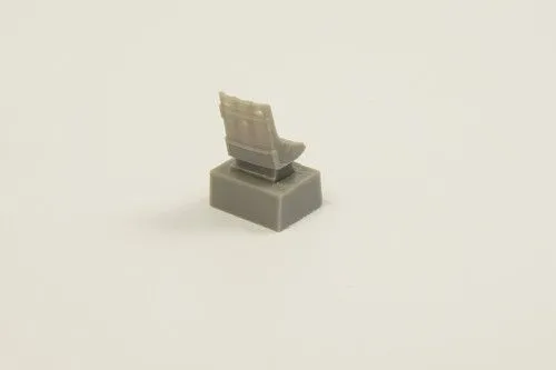 P-40N-5 through N-40 Seat with Belts 1:72