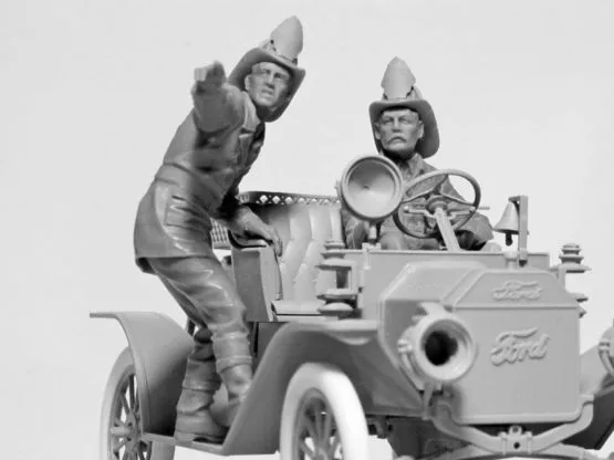 American Fire Truck Crew (1910s) 1:24