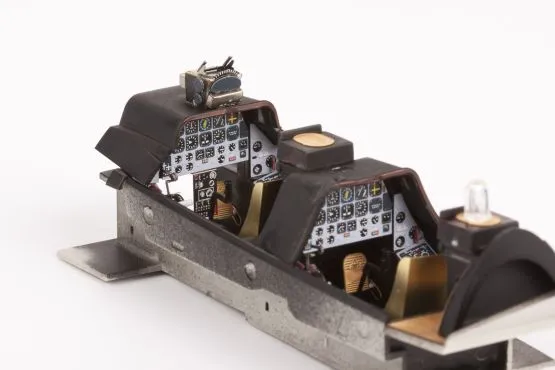 T-28C P.E. for Kitty Hawk - Zoom 1:32