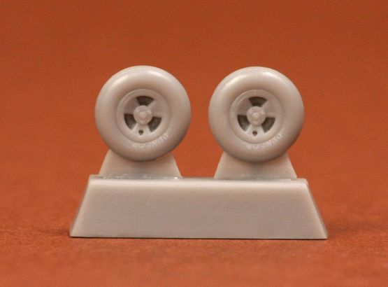 Spitfire wheel set (3-spoke with radial tread) 1:72
