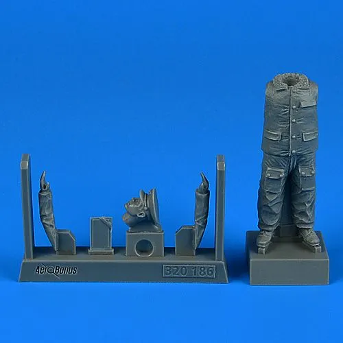 Russian Officer Mechanic 1:32