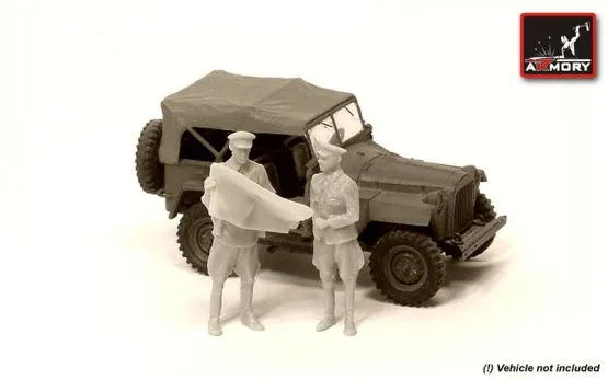 RKKA officers with map (WWII) 1:72