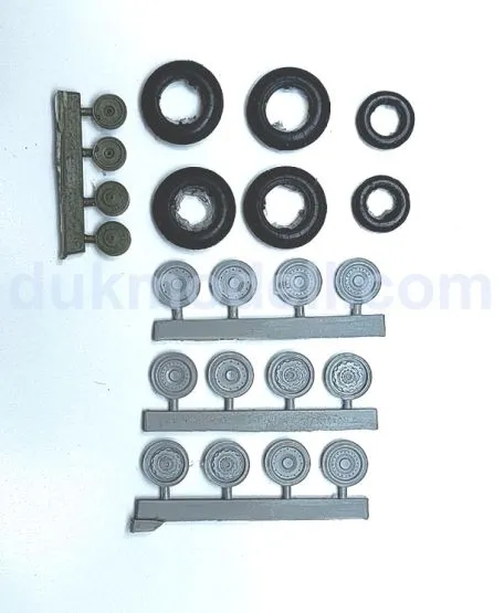 Su-24 wheels (early, late) 1:48