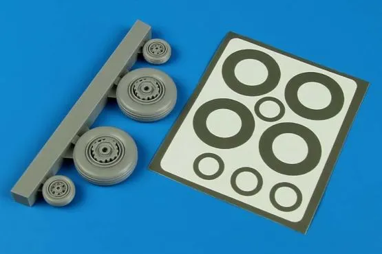 S2F Tracker wheels & paint masks 1:48
