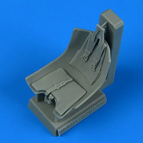 Macchi MC.202 seat with seatbelts - early 1:32