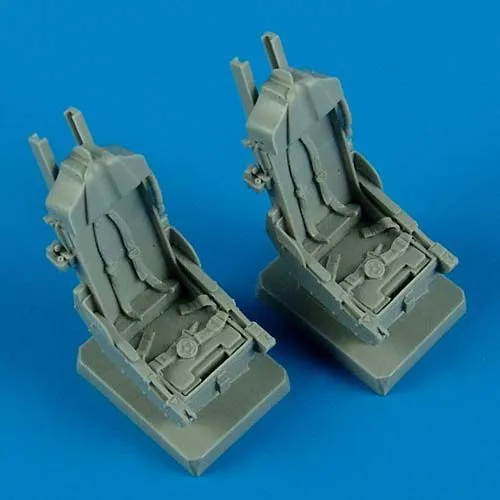 F-5F seats with safety belts 1:48
