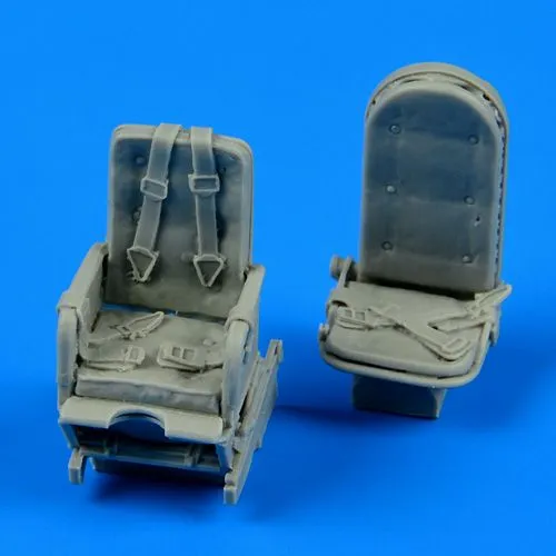 Ju 52 seats with safety belts 1:48