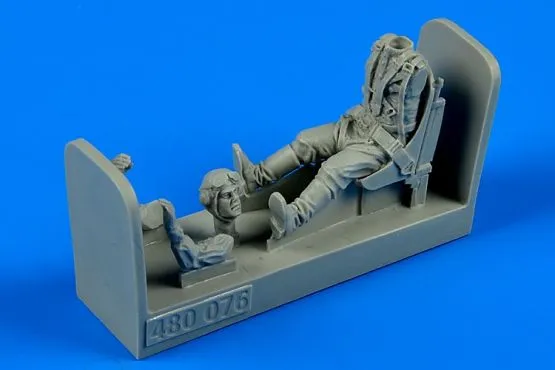Soviet P-39 Pilot Airacobra with seat 1:48