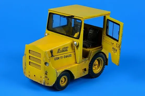 GC340-4/SM-340 tow tractor (with cab) 1:32