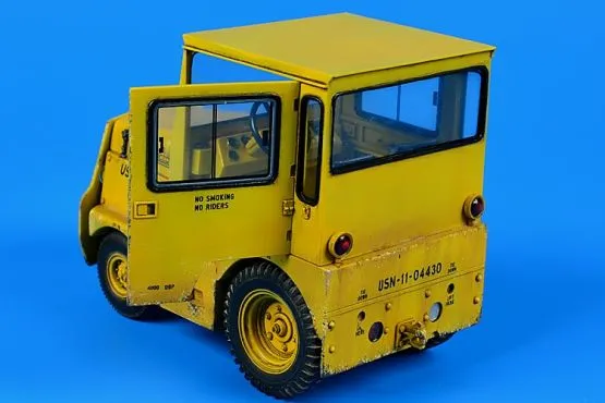 GC-340/SM340 w/ Cab tow tractor US NAVY/DLA 1:32