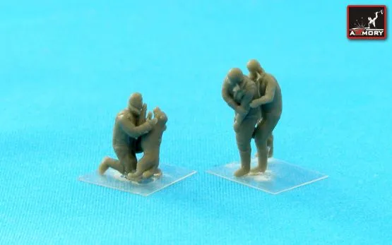 RAF WWII crewmen in high altitude outfit - Set B 1:144