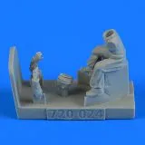 RAF Tractor Driver WWII 1:72