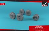A.W. Valiant wheels w/ weighted tires 1:72
