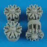 B-17G Flying Fortress engines 1:72