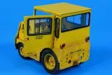 GC-340/SM340 w/ Cab tow tractor US NAVY/DLA 1:32