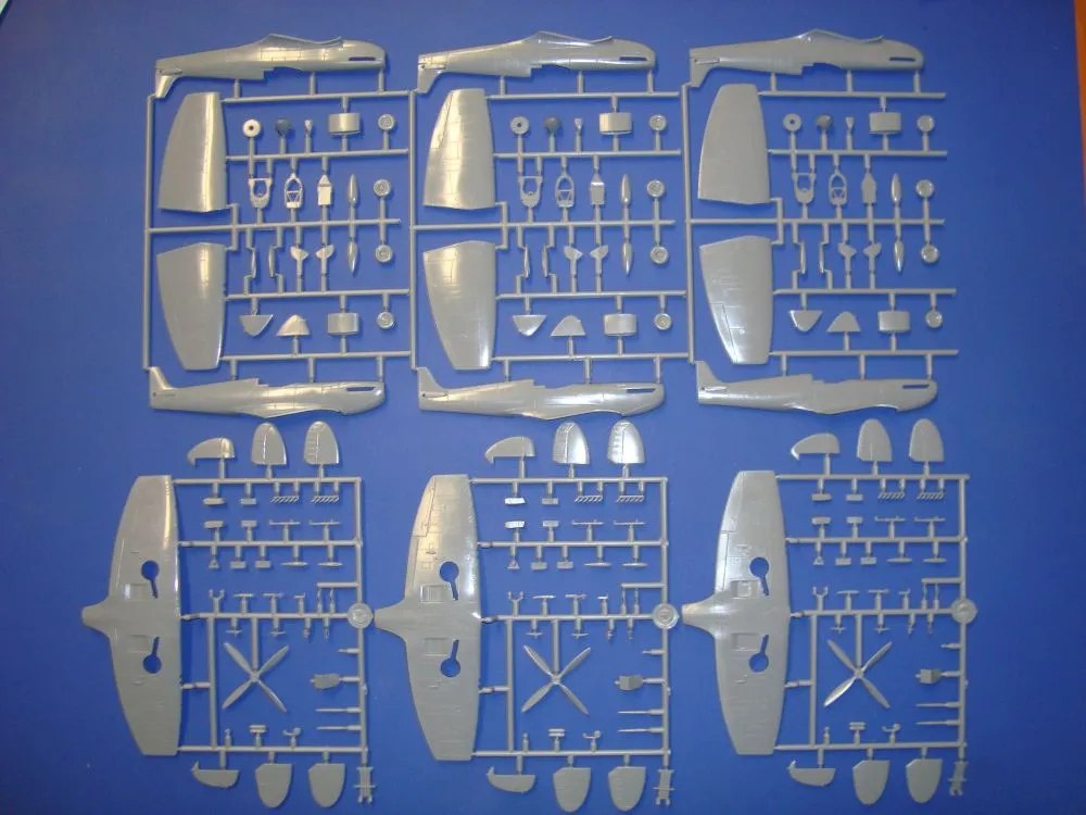 Supermarine Spitfire Mk.IXC/E "Cíl Praha" 1:72