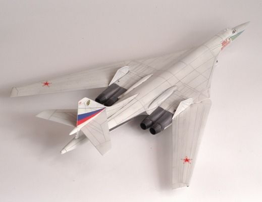 Tupolev Tu-160 1:144