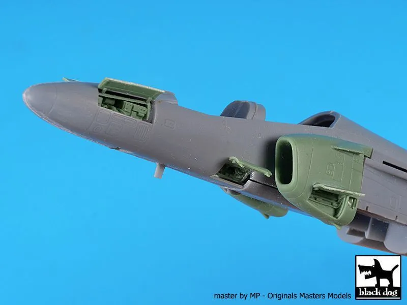 T-4 Trainer engine & electronic 1:72