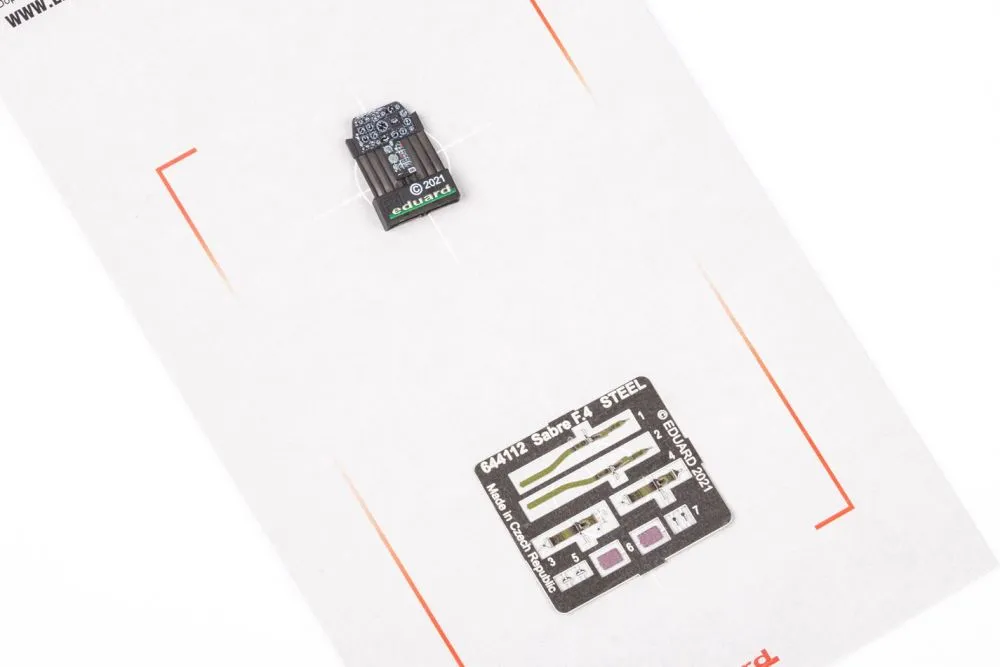 Sabre F.4 LööK 1:48