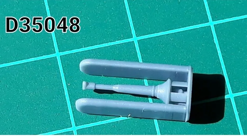Antenna input with plug for R-123 1:35