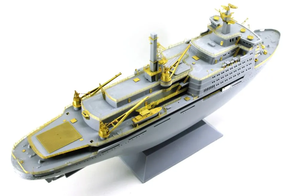 Ice breaker "Arktika" P.E. set 1:400