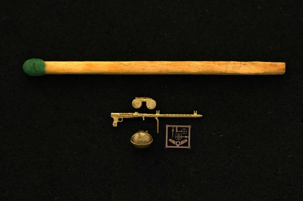 MG 15 with rubber (late) case catchers 1:72