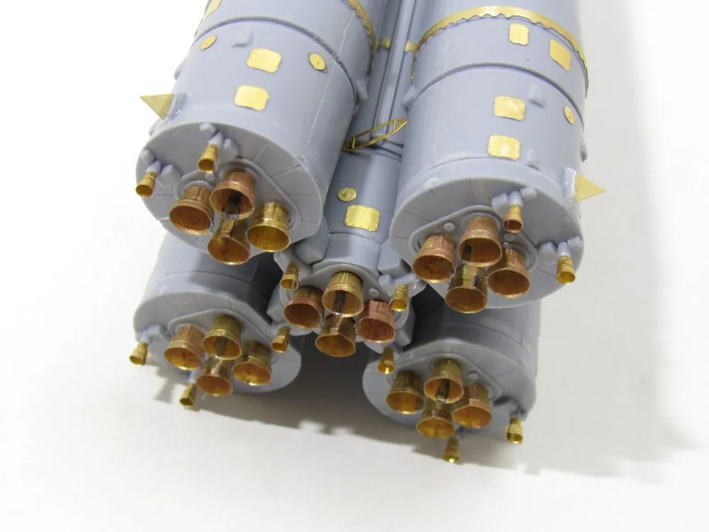 Launch vehicle "Soyuz" P.E. set for E.E. 1:144