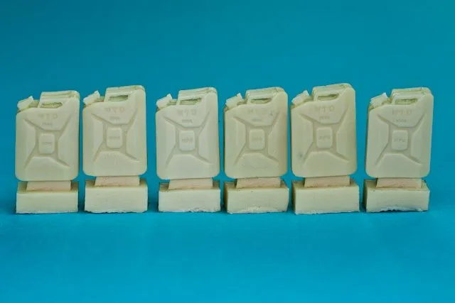 US Army 5 Gallon tanks 1:35