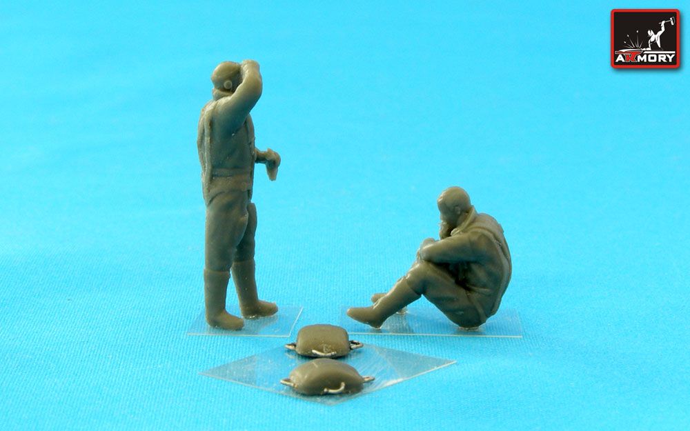 RAF WWII crewmen in high altitude outfit - Set C 1:72