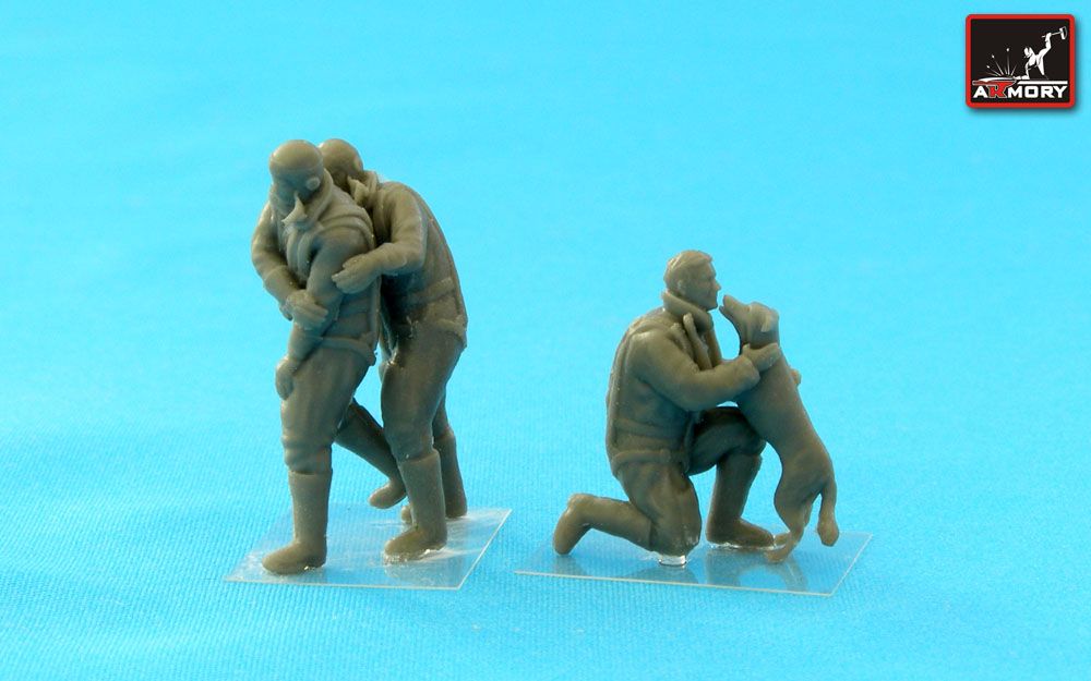 RAF WWII crewmen in high altitude outfit - Set B 1:72