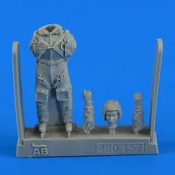 Soviet Woman Pilot WWII with parachute 1:48