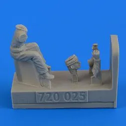 RAF Motorcycle Driver WWII - part 2 1:72