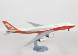 Boeing 747-8 1:144