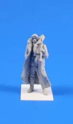 Wermacht soldier 1944 (Winter dress, long coat) 1:35