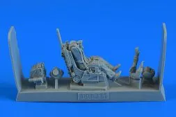 Soviet Su-27 (early, late v.) Fighter Pilot with ej. Seat 1:48