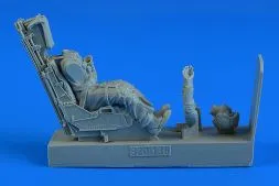 U.S. Pilot with ejection seat for AV-8B Harrier II 1:32