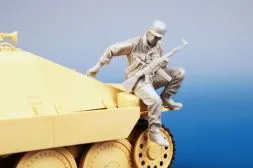 German Infantryman Carried on Hetzer 1944/45 1:35