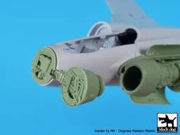 Blackburn Buccaneer engine and Radar 1:72