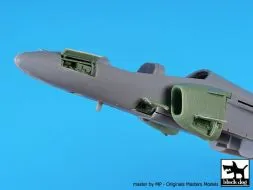 T-4 Trainer engine & electronic 1:72