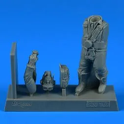 RAF WWII Bomber Pilot with parachute 1:32