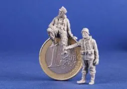 Sd.Kfz 250/251 Crew in Winter Uniforms 1:72