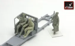Soviet officer & drivers (WWII) …in the truck cab 1:72