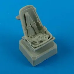Bf 109E seat with safety belts 1:72