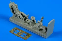 Soviet fighter pilot w/ ejection seat for MiG-25 1:48